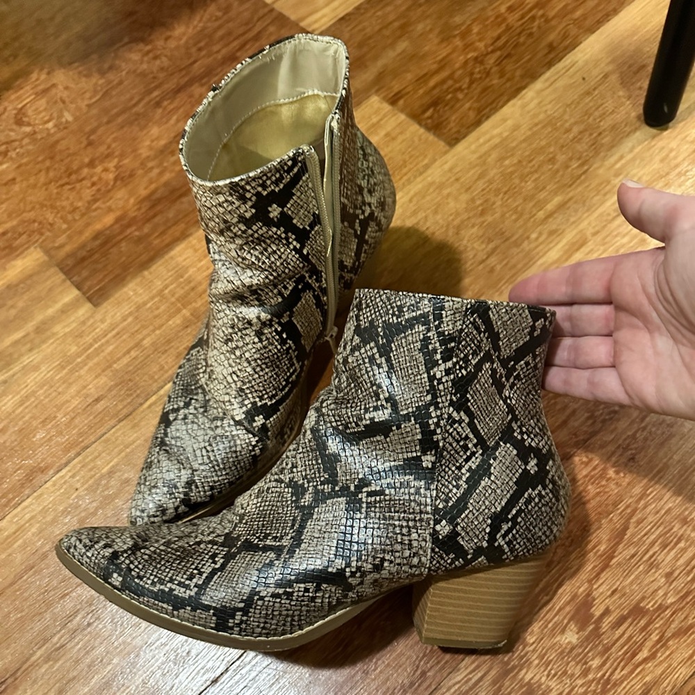Coconuts by Matisse Going West Boot - Sz 8.5 snakeskin